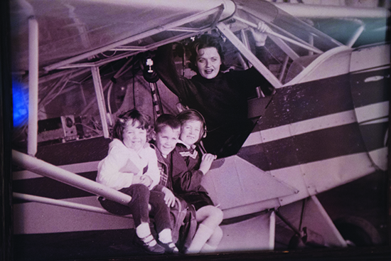 Lee’s wife Terry, also a pilot, with their three kids, two of which are currently pilots for United Airlines.