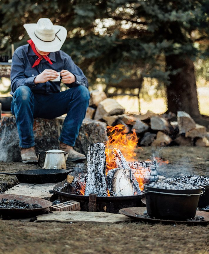 Cast iron Dutch Oven 2 QT Cowboy Campfire