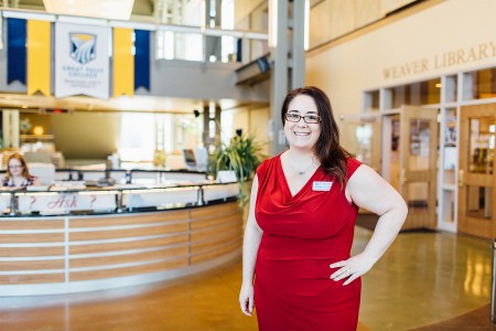 Laura Wight poses in front of the library at Great Falls College MSU, where she is director of e-learning and library services. As a member of the American Association of University Women, she is a trained “Smart Start” ® wage negotiation coach. 